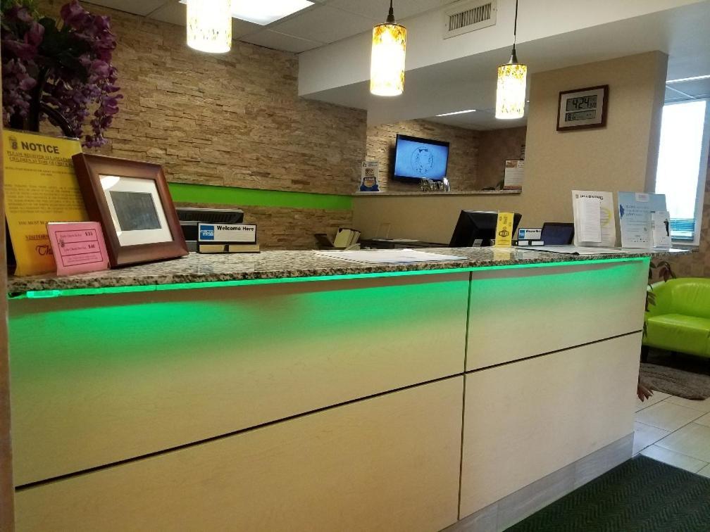 ซูเปอร์ 8 บาย วินด์แฮม แพลตต์สเบิร์ก Hotel แพลตส์เบิร์ก ภายนอก รูปภาพ