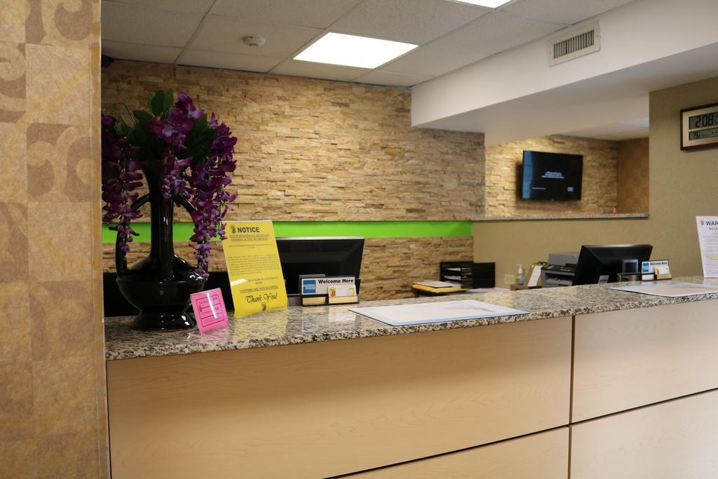 ซูเปอร์ 8 บาย วินด์แฮม แพลตต์สเบิร์ก Hotel แพลตส์เบิร์ก ภายนอก รูปภาพ