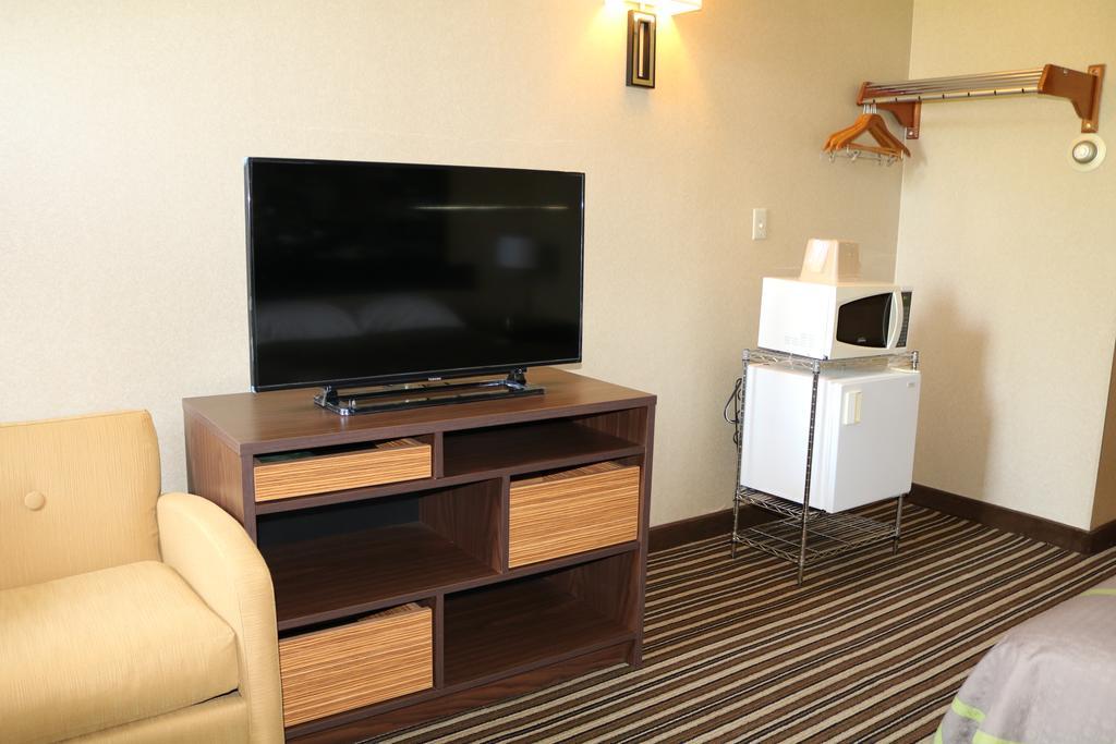 ซูเปอร์ 8 บาย วินด์แฮม แพลตต์สเบิร์ก Hotel แพลตส์เบิร์ก ภายนอก รูปภาพ