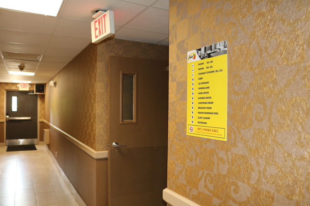 ซูเปอร์ 8 บาย วินด์แฮม แพลตต์สเบิร์ก Hotel แพลตส์เบิร์ก ภายนอก รูปภาพ